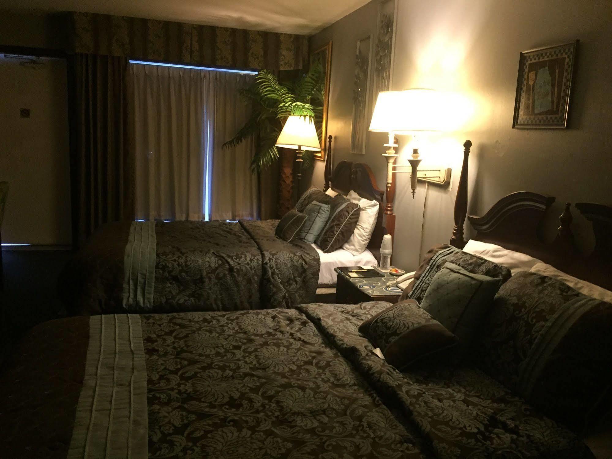 Hamilton Inn Стербридж Экстерьер фото
