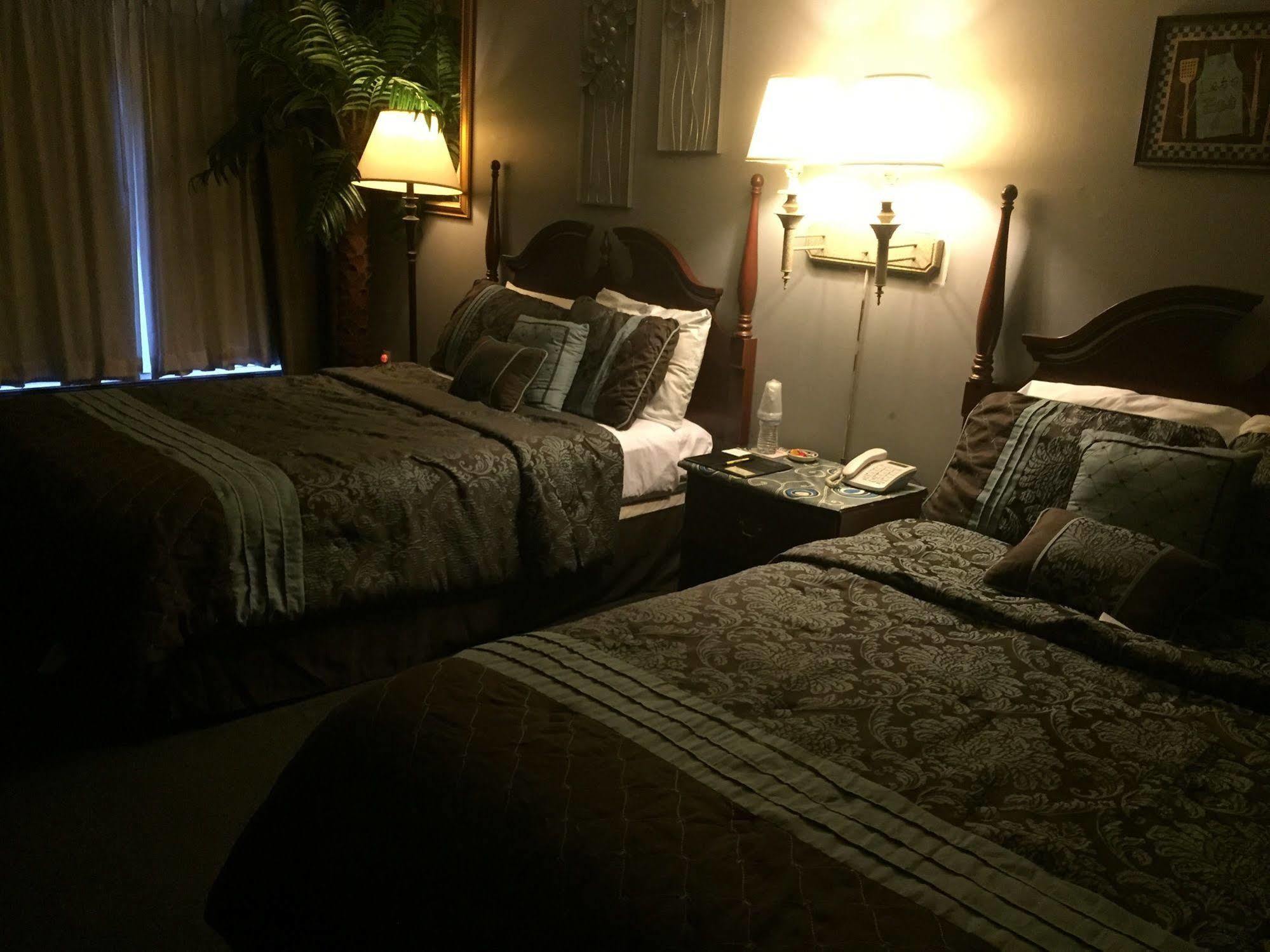 Hamilton Inn Стербридж Экстерьер фото