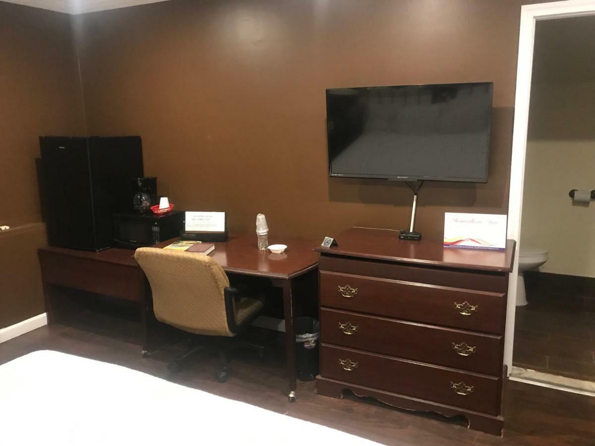 Hamilton Inn Стербридж Экстерьер фото